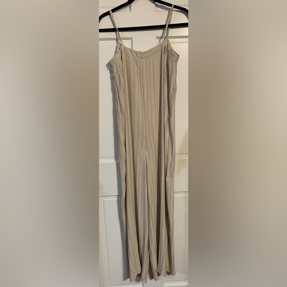 051 Love Bonito Pleated Jumpsuit Elegant Sand Jumpsuit - Picture 5 of 6
